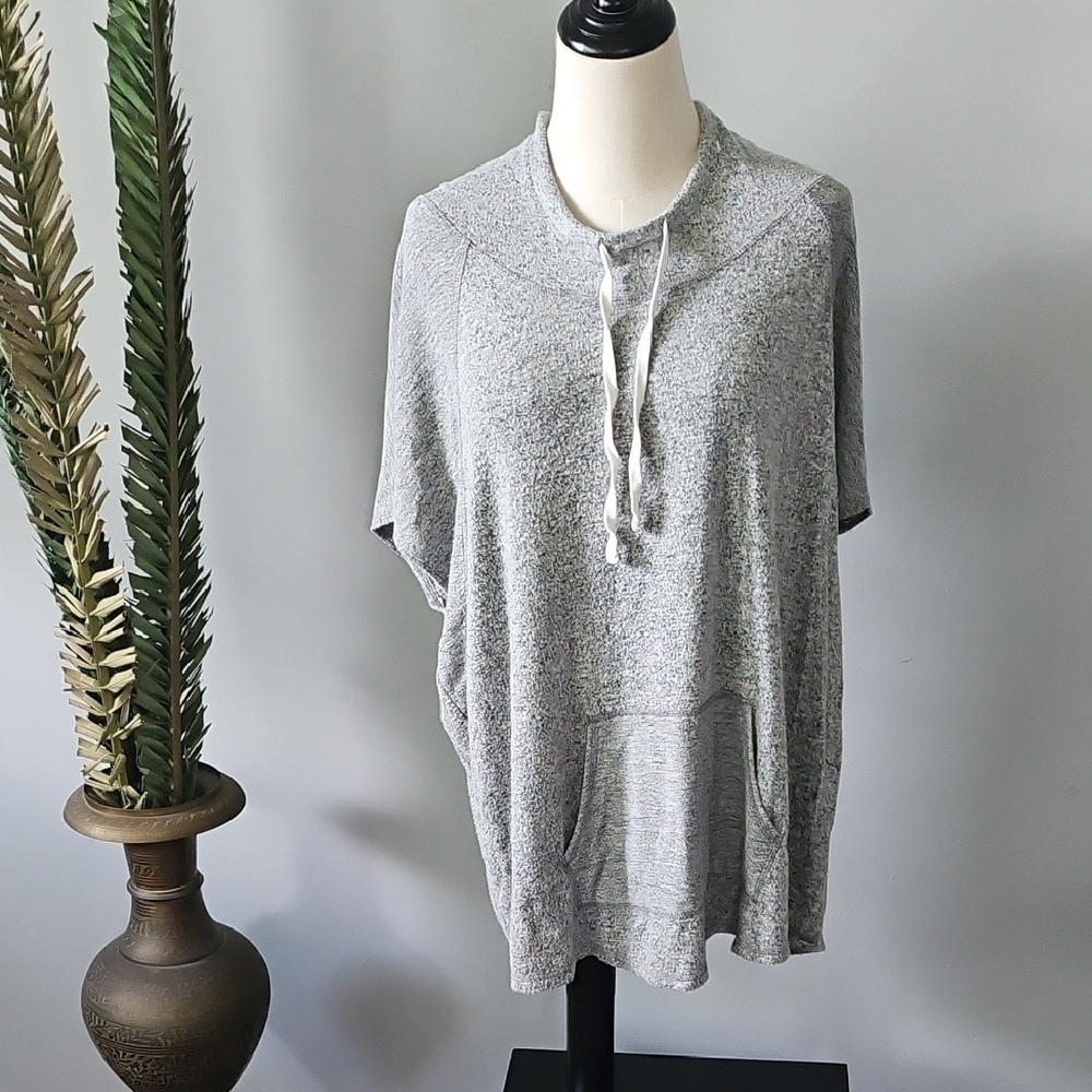 *PRICE DROP*
Maurices Heather Gray Short Sleeve Hoodie with Kangaroo Pocket